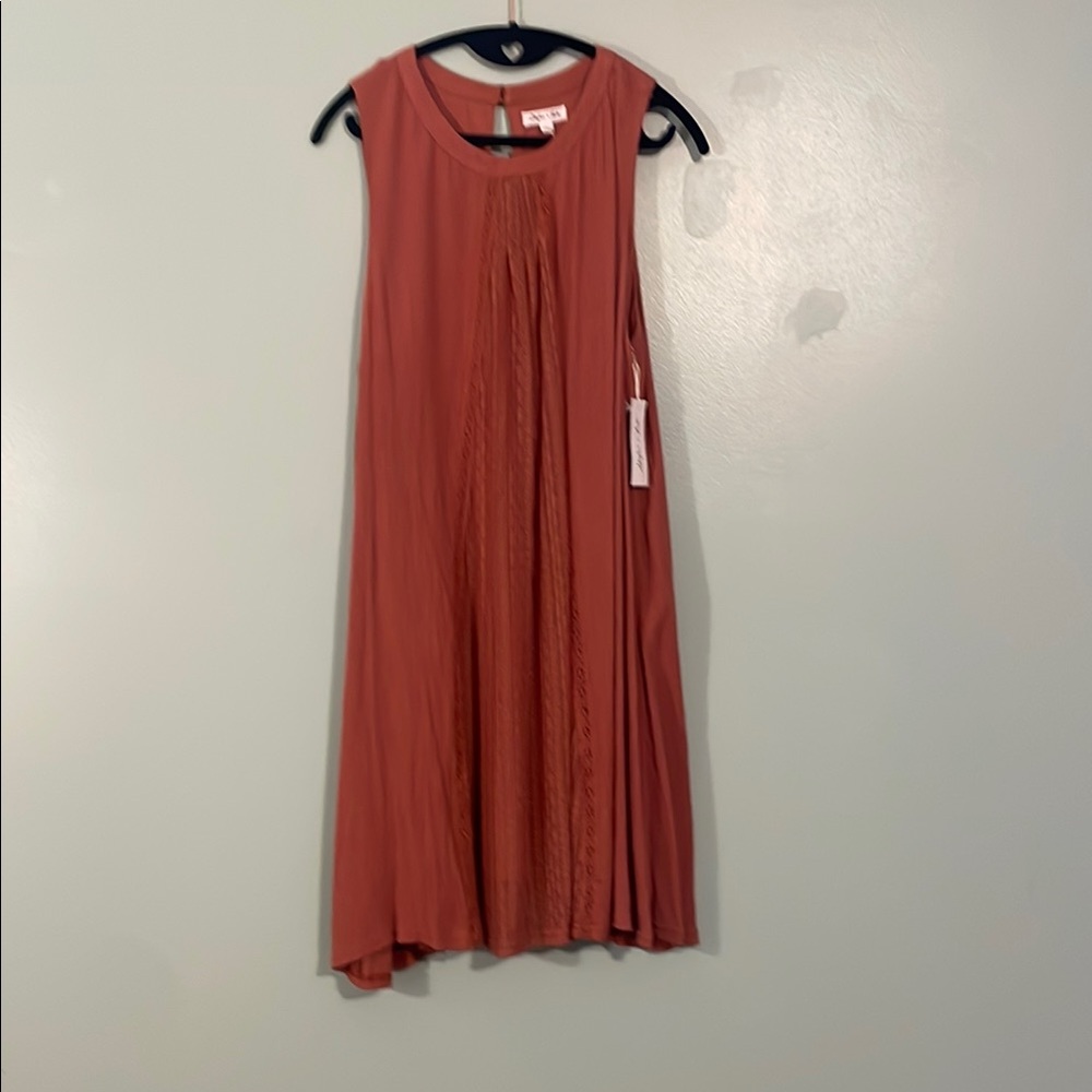 Elegant Sleeveless Dress in Rust
